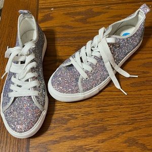 NWOT Women’s glitter sneakers size 10